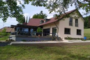 Ferien-Wohnung mit Pool in exklusiver Waldrand Lage